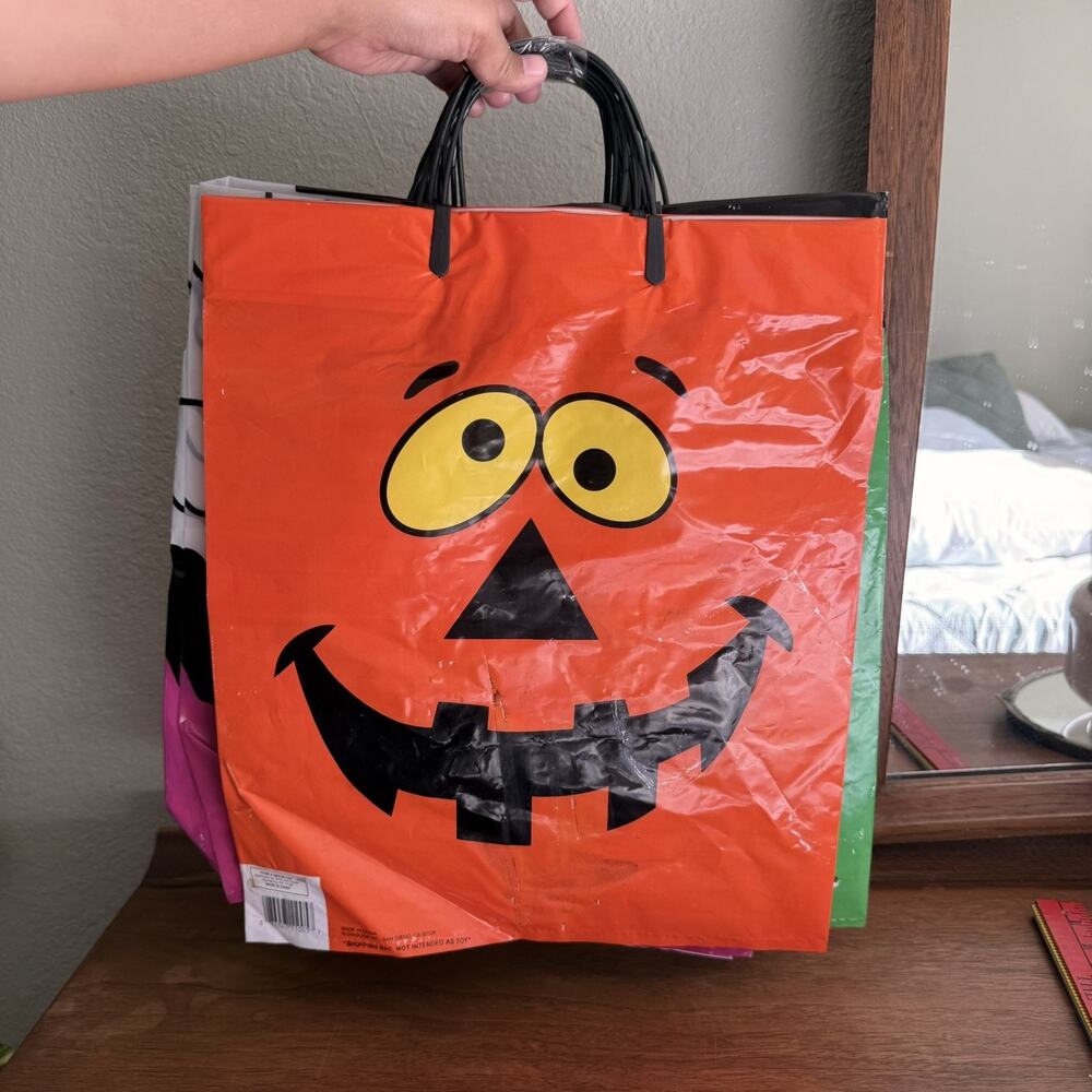 Vintage Halloween Trick or Treat Bag Lot of 10 Plastic Witch, Pumpkin, Dracula